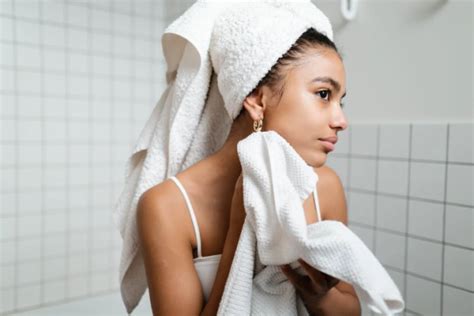 5 Langkah Mudah Facial di Rumah: Glowing Tanpa Ribet! 5 Langkah Mudah Facial di Rumah: Glowing Tanpa Ribet!
