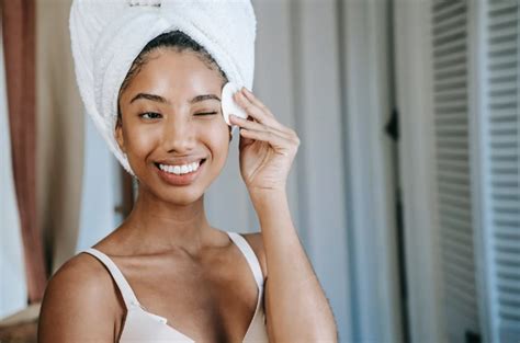 5 Langkah Mudah Facial di Rumah: Glowing Tanpa Ribet! 5 Langkah Mudah Facial di Rumah: Glowing Tanpa Ribet!