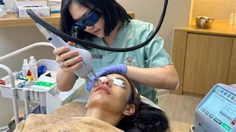 5 Manfaat Paket Laser Wajah yang Bikin Kulit Glowing Seketika! 5 Manfaat Paket Laser Wajah yang Bikin Kulit Glowing Seketika!