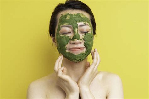 5 Masker Ajaib Hempas Pori-Pori Besar: Kulit Mulus dalam Semalam! 5 Masker Ajaib Hempas Pori-Pori Besar: Kulit Mulus dalam Semalam!