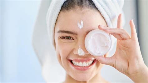5 Rahasia Facial di Rumah ala Seleb, Dijamin Glowing!