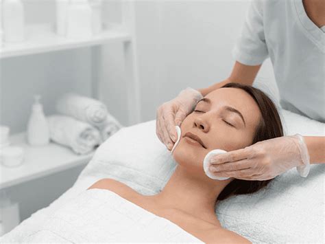 5 Rahasia Facial Wajah Harga 50 Ribu yang Bikin Glowing Langsung! 5 Rahasia Facial Wajah Harga 50 Ribu yang Bikin Glowing Langsung!