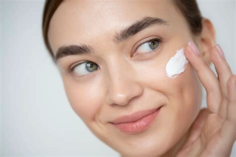 5 Rahasia Perawatan Kulit Pria yang Bikin Glowing Maksimal 5 Rahasia Perawatan Kulit Pria yang Bikin Glowing Maksimal
