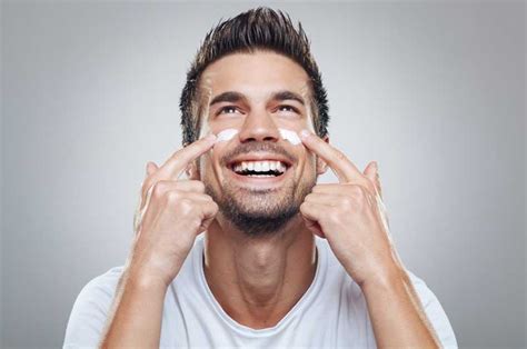 5 Rahasia Perawatan Kulit Pria yang Bikin Glowing Maksimal 5 Rahasia Perawatan Kulit Pria yang Bikin Glowing Maksimal