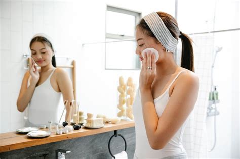 5 Ritual Skincare Mencegah Penuaan Dini ala Skincare Expert Tanpa Perlu Mahal!