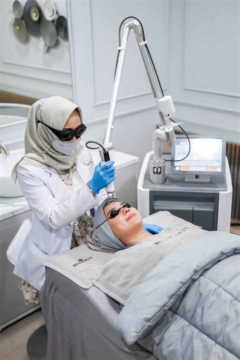 7 Bocoran Harga Facial Bening's Clinic: Muka Glowing Gak Bikin Kantong Kering! 7 Bocoran Harga Facial Bening's Clinic: Muka Glowing Gak Bikin Kantong Kering!
