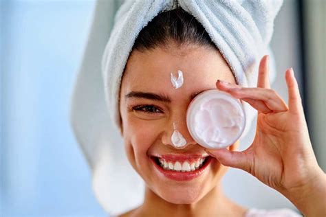 7 Cara Merawat Wajah yang Benar untuk Kulit Mulus dan Glowing dalam 1 Minggu! 7 Cara Merawat Wajah yang Benar untuk Kulit Mulus dan Glowing dalam 1 Minggu!