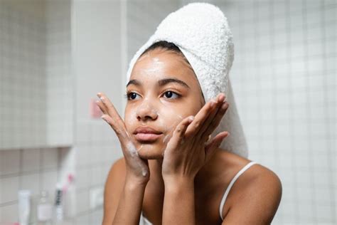 7 Cara Merawat Wajah yang Benar untuk Kulit Mulus dan Glowing dalam 1 Minggu!