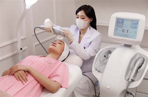 7 Cara Perawatan Wajah di Salon dengan Harga Mulai Rp500.000, Mana yang Cocok untuk Kamu? 7 Cara Perawatan Wajah di Salon dengan Harga Mulai Rp500.000, Mana yang Cocok untuk Kamu?