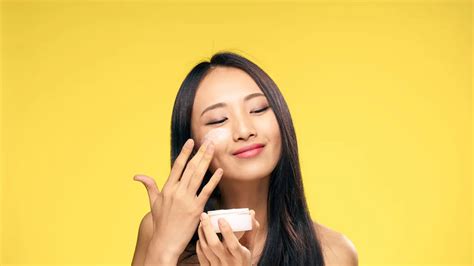 7 Rahasia Perawatan Wajah Agar Awet Muda, Nomor 5 Bikin Pangling! 7 Rahasia Perawatan Wajah Agar Awet Muda, Nomor 5 Bikin Pangling!