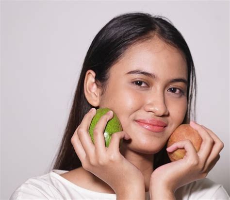 5 Bahan Dapur Ajaib untuk Wajah Glowing ala Alami! 5 Bahan Dapur Ajaib untuk Wajah Glowing ala Alami!