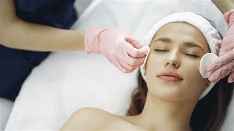 5 Cara Facial di Rumah dengan Bahan Alami untuk Mendapatkan Kulit Mulus dalam 7 Hari! 5 Cara Facial di Rumah dengan Bahan Alami untuk Mendapatkan Kulit Mulus dalam 7 Hari!