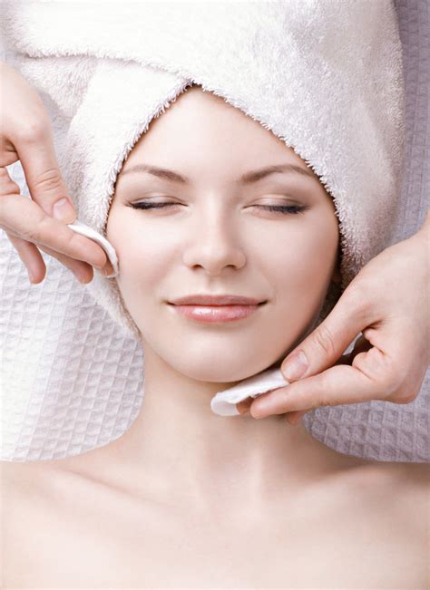 5 Cara Facial di Rumah dengan Bahan Alami untuk Mendapatkan Kulit Mulus dalam 7 Hari! 5 Cara Facial di Rumah dengan Bahan Alami untuk Mendapatkan Kulit Mulus dalam 7 Hari!