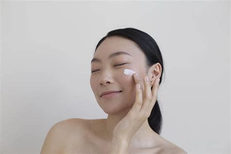 5 Cara Merawat Muka Ala Artis Korea: Glowing Tanpa Ribet! 5 Cara Merawat Muka Ala Artis Korea: Glowing Tanpa Ribet!