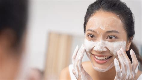 5 Kesalahan Perawatan Skincare yang Bikin Kulitmu Gagal Glowing! 5 Kesalahan Perawatan Skincare yang Bikin Kulitmu Gagal Glowing!