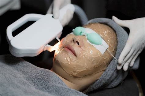 5 Paket Laser Wajah yang Bikin Wajah Glowing Alami (Mulai 99 Ribu!) 5 Paket Laser Wajah yang Bikin Wajah Glowing Alami (Mulai 99 Ribu!)
