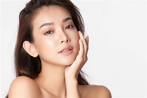 5 Rahasia Alami Bikin Kulit Putih Mulus Bak Selebriti! 🤫 5 Rahasia Alami Bikin Kulit Putih Mulus Bak Selebriti! 🤫