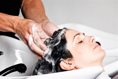 5 Treatment Kulit Kepala TERBAIK untuk Rambut Lebih Sehat and Tebal! 5 Treatment Kulit Kepala TERBAIK untuk Rambut Lebih Sehat and Tebal!