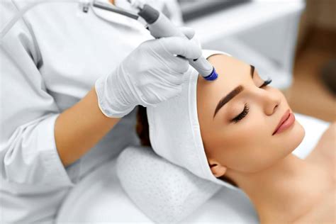 5 Treatment Penirus Wajah Terampuh: Bye-Bye Pipi Chubby! 5 Treatment Penirus Wajah Terampuh: Bye-Bye Pipi Chubby!
