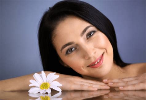 7 Cara Alami Merawat Kulit Wajah: Glowing Tanpa Ribet! 7 Cara Alami Merawat Kulit Wajah: Glowing Tanpa Ribet!
