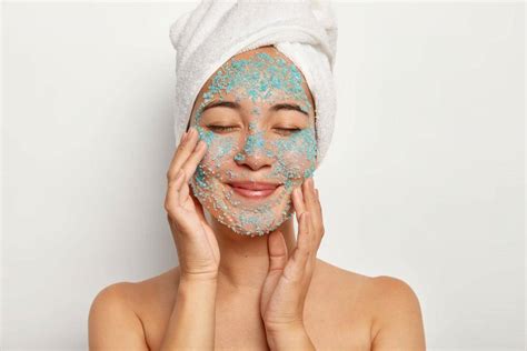 7 Cara Alami Merawat Kulit Wajah: Glowing Tanpa Ribet! 7 Cara Alami Merawat Kulit Wajah: Glowing Tanpa Ribet!