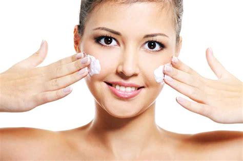 7 Cara Alami Merawat Kulit Wajah: Glowing Tanpa Ribet! 7 Cara Alami Merawat Kulit Wajah: Glowing Tanpa Ribet!