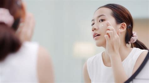 7 Cara Glow Up Ala Remaja: Bye-Bye Kulit Kusam, Hai Kulit Glowing! 7 Cara Glow Up Ala Remaja: Bye-Bye Kulit Kusam, Hai Kulit Glowing!