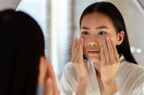 7 Cara Merawat Kulit Kering yang Ampuh dan Alami untuk Mengembalikan Kelembapan Kulit Anda! 7 Cara Merawat Kulit Kering yang Ampuh dan Alami untuk Mengembalikan Kelembapan Kulit Anda!