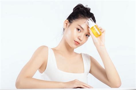 7 Face Mist Terbaik untuk Kulit Berminyak yang Bikin Wajahmu Segar Seharian! 7 Face Mist Terbaik untuk Kulit Berminyak yang Bikin Wajahmu Segar Seharian!