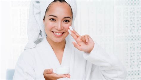 7 Rahasia Glowing Skin: Cara Merawat Wajah yang BENAR 7 Rahasia Glowing Skin: Cara Merawat Wajah yang BENAR
