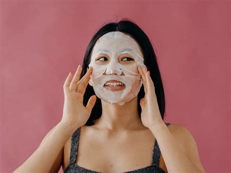 7 Rahasia Kosmetik untuk Mengatasi Kulit Berminyak dan Berjerawat yang Wajib Kamu Coba! 7 Rahasia Kosmetik untuk Mengatasi Kulit Berminyak dan Berjerawat yang Wajib Kamu Coba!