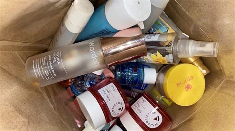7 Kebiasaan Buang Sampah Skincare Sociolla yang Bikin Kamu Nyesel Seumur Hidup! 7 Kebiasaan Buang Sampah Skincare Sociolla yang Bikin Kamu Nyesel Seumur Hidup!