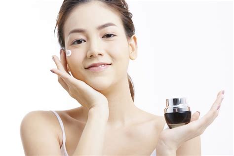 7 Rahasia Kulit Kering Jadi Glowing Alami: Panduan Lengkap! 7 Rahasia Kulit Kering Jadi Glowing Alami: Panduan Lengkap!