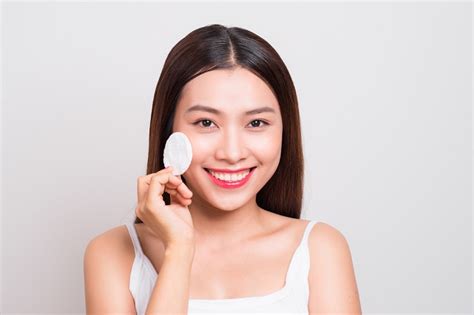 7 Tata Cara Facial Wajah yang Bisa Bikin Kamu Terlihat Mempesona dalam Semalam! 7 Tata Cara Facial Wajah yang Bisa Bikin Kamu Terlihat Mempesona dalam Semalam!