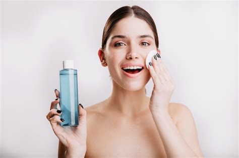 7 Tata Cara Facial Wajah yang Bisa Bikin Kamu Terlihat Mempesona dalam Semalam!