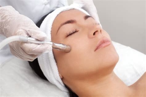 7 Treatment Penirus Wajah Paling Ampuh untuk Hasil Maksimal dalam Waktu Singkat! 7 Treatment Penirus Wajah Paling Ampuh untuk Hasil Maksimal dalam Waktu Singkat!